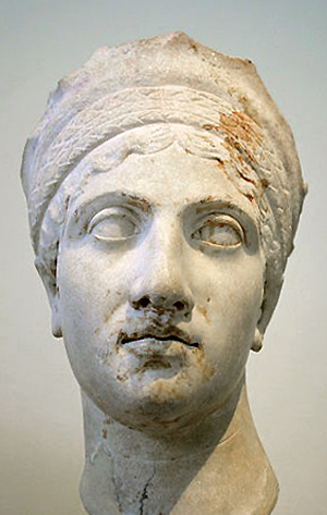 Portrait en marbre, probablement de Plotina, Musée archéologique d'Athènes