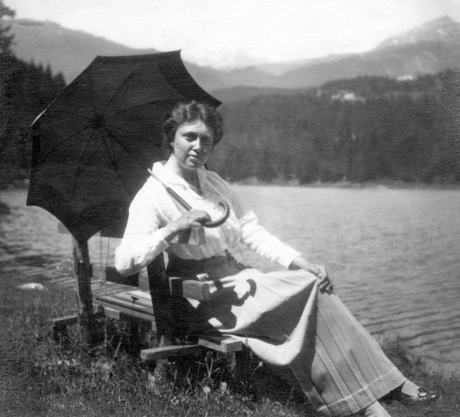 Jeanne von Vietinghoff am Caumasee